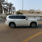 Rent Toyota Land Cruiser in Dubai