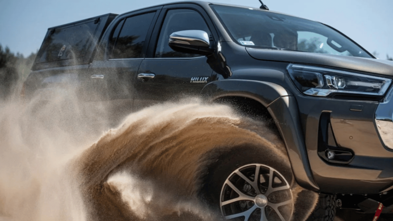 Rent 4x4 Toyota Hilux in dubai