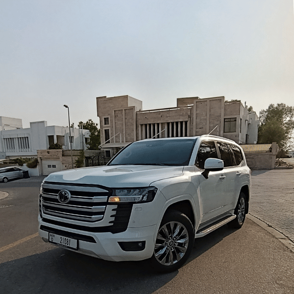 Rent Toyota Land Cruiser in Dubai